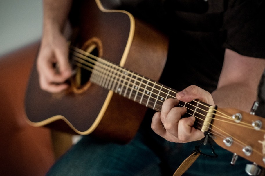 Choosing Your First Classical Guitar