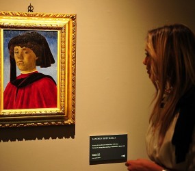 A visitor looks at a portrait of Sandro Botticelli